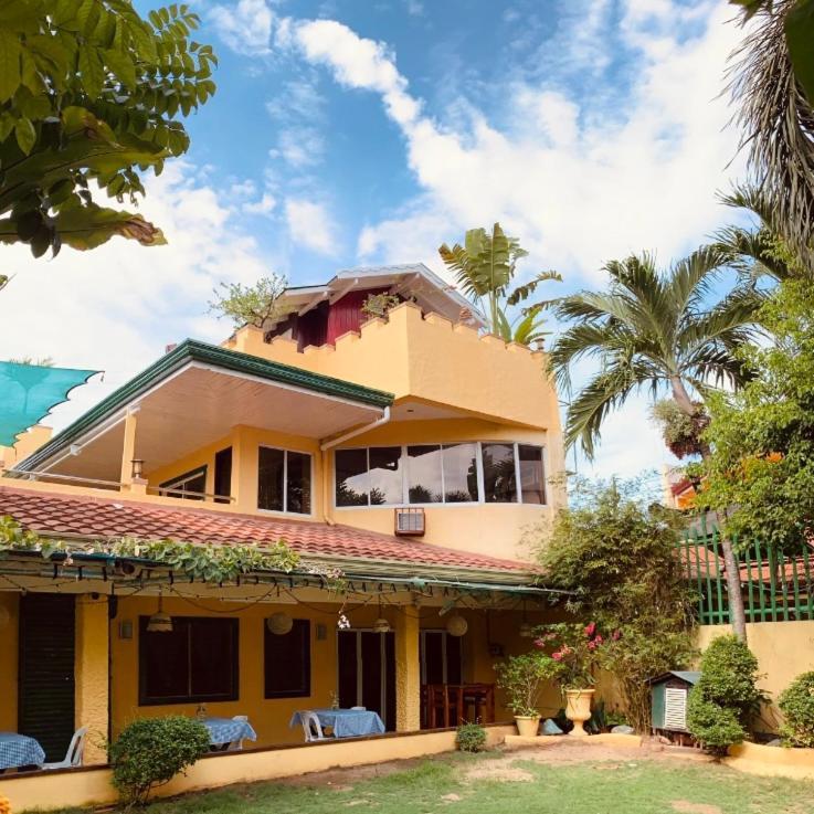 Abihon Hoferhaus Mactan Guesthouse Lapu-Lapu City Exterior photo